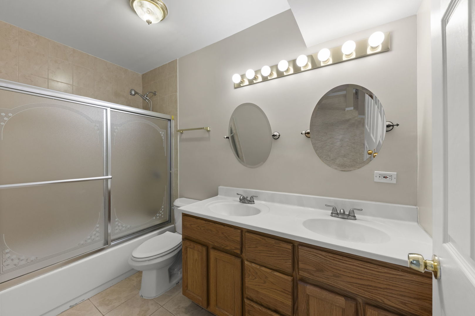 318 Erie Circle, Bloomingdale, IL 60108