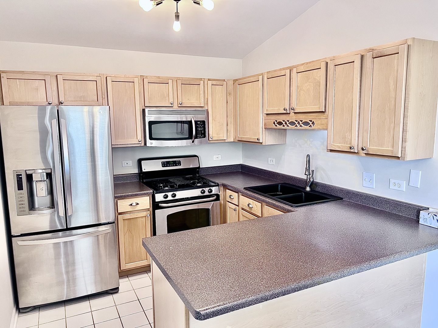 1288 N Red Oak Circle #3, Round Lake Beach, IL 60073