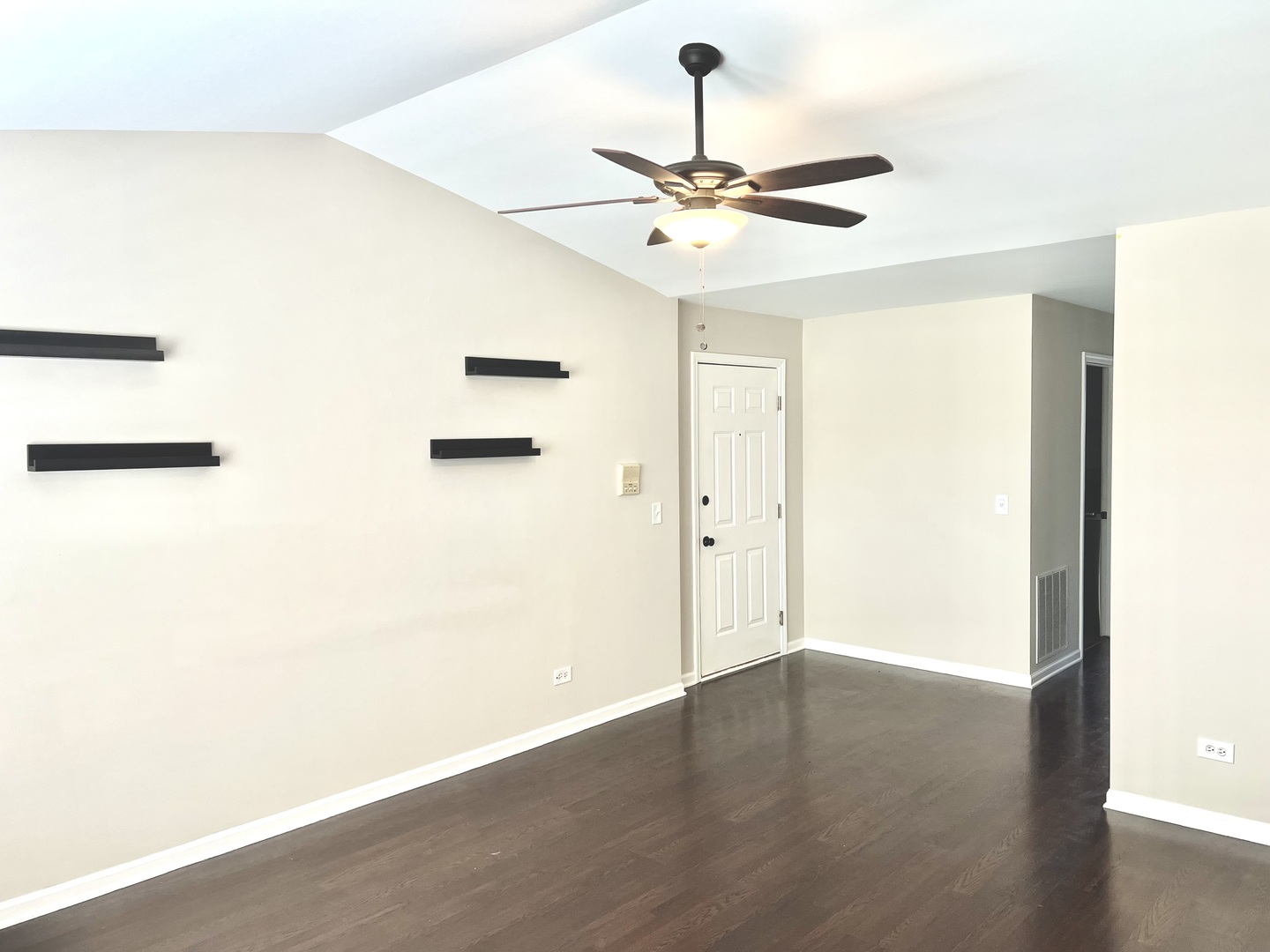 1288 N Red Oak Circle #3, Round Lake Beach, IL 60073