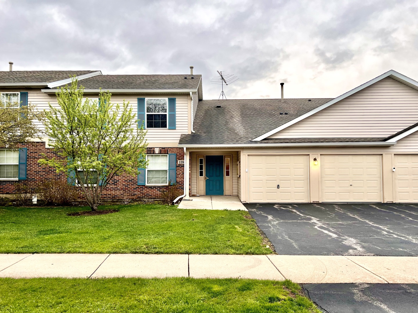 1288 N Red Oak Circle #3, Round Lake Beach, IL 60073