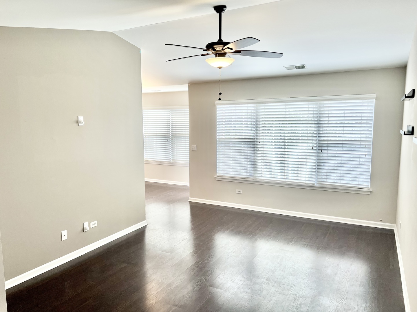 1288 N Red Oak Circle #3, Round Lake Beach, IL 60073