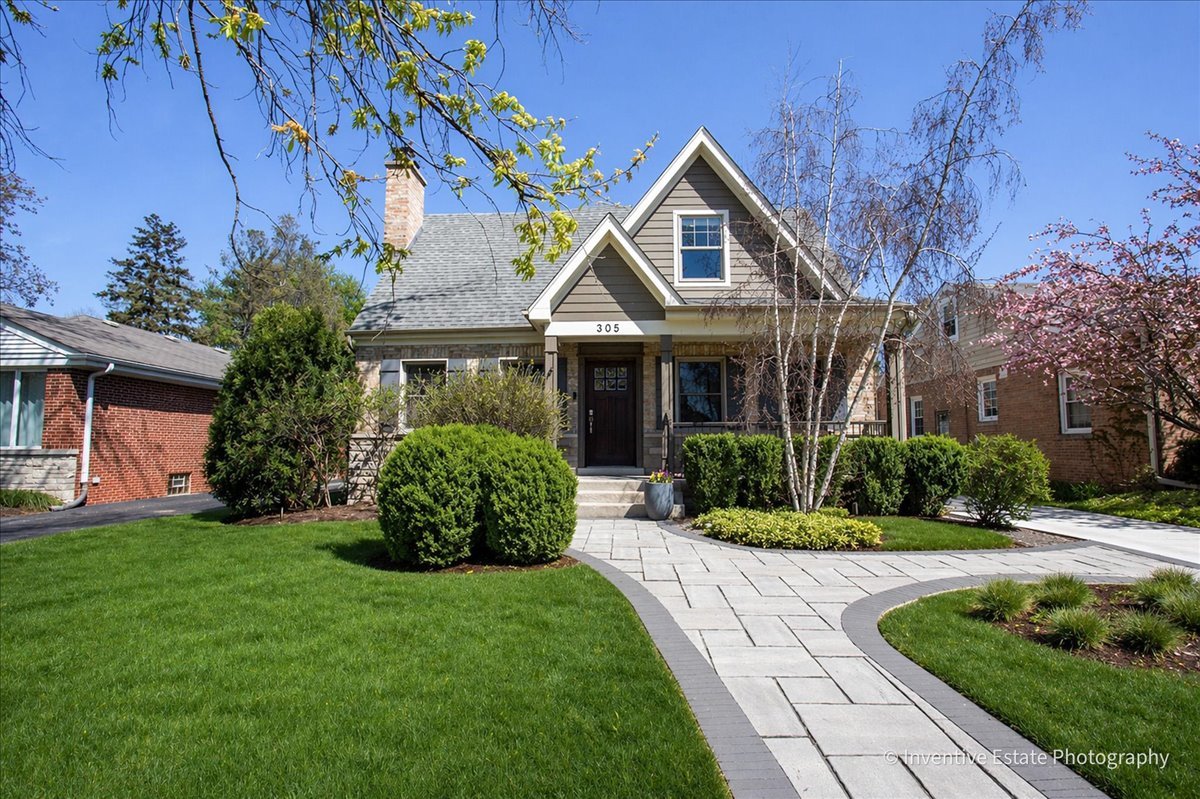 305 N Clinton Avenue, Elmhurst, IL 60126