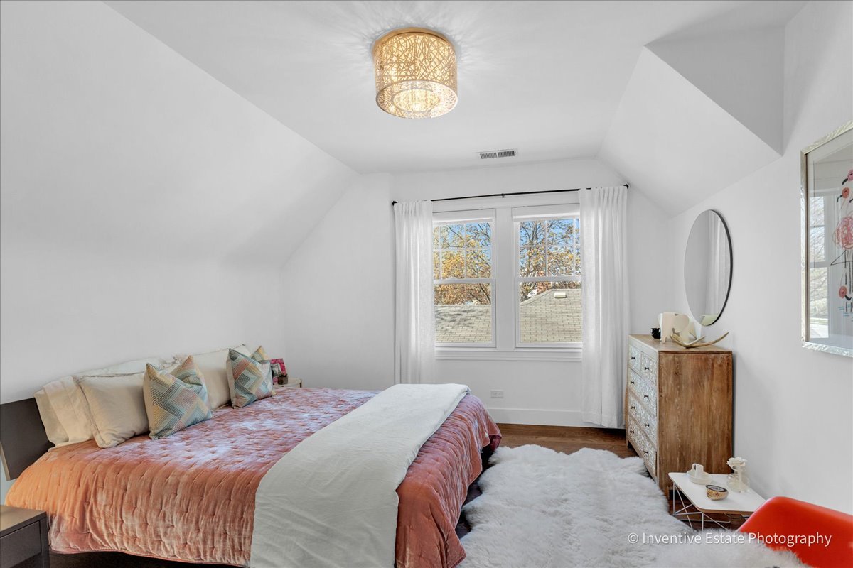 305 N Clinton Avenue, Elmhurst, IL 60126