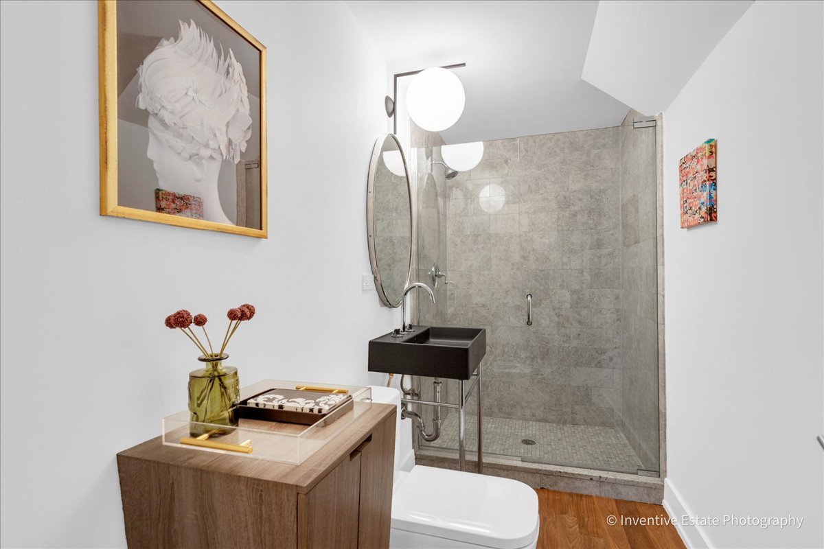 305 N Clinton Avenue, Elmhurst, IL 60126