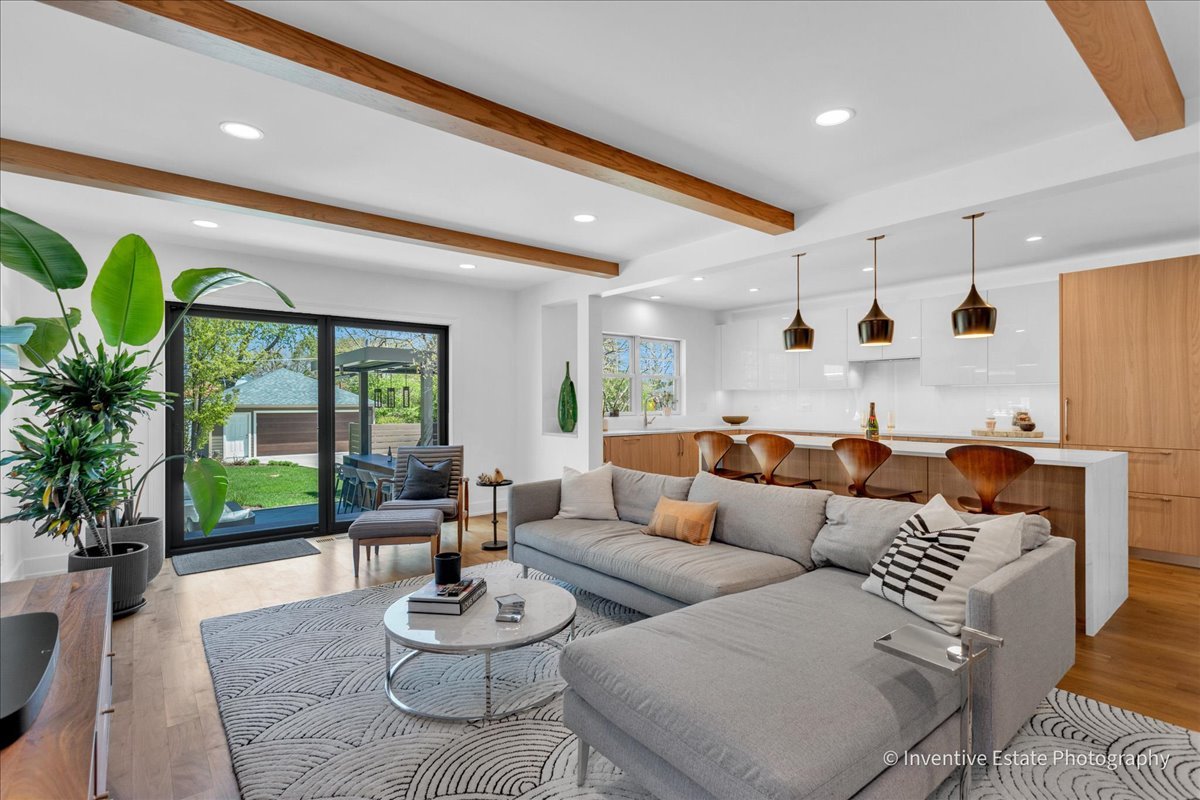 305 N Clinton Avenue, Elmhurst, IL 60126