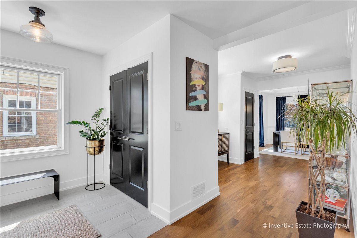 305 N Clinton Avenue, Elmhurst, IL 60126