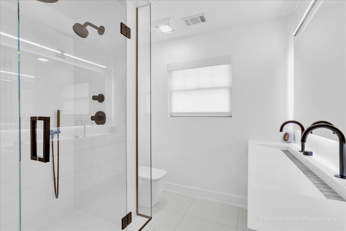 305 N Clinton Avenue, Elmhurst, IL 60126