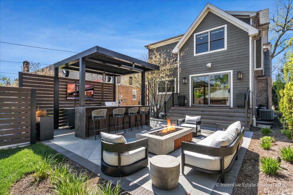 305 N Clinton Avenue, Elmhurst, IL 60126