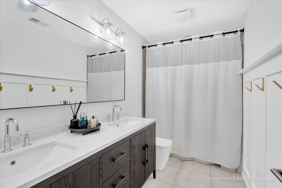 305 N Clinton Avenue, Elmhurst, IL 60126