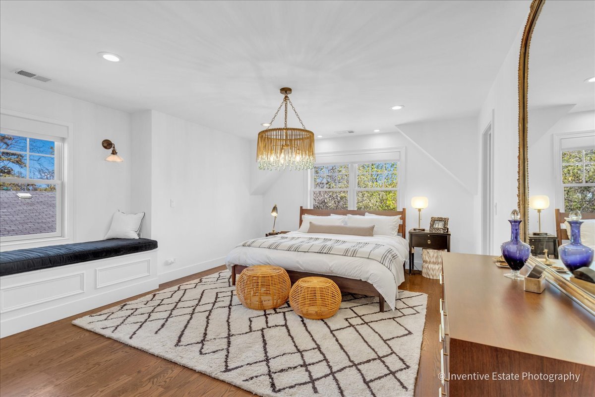 305 N Clinton Avenue, Elmhurst, IL 60126