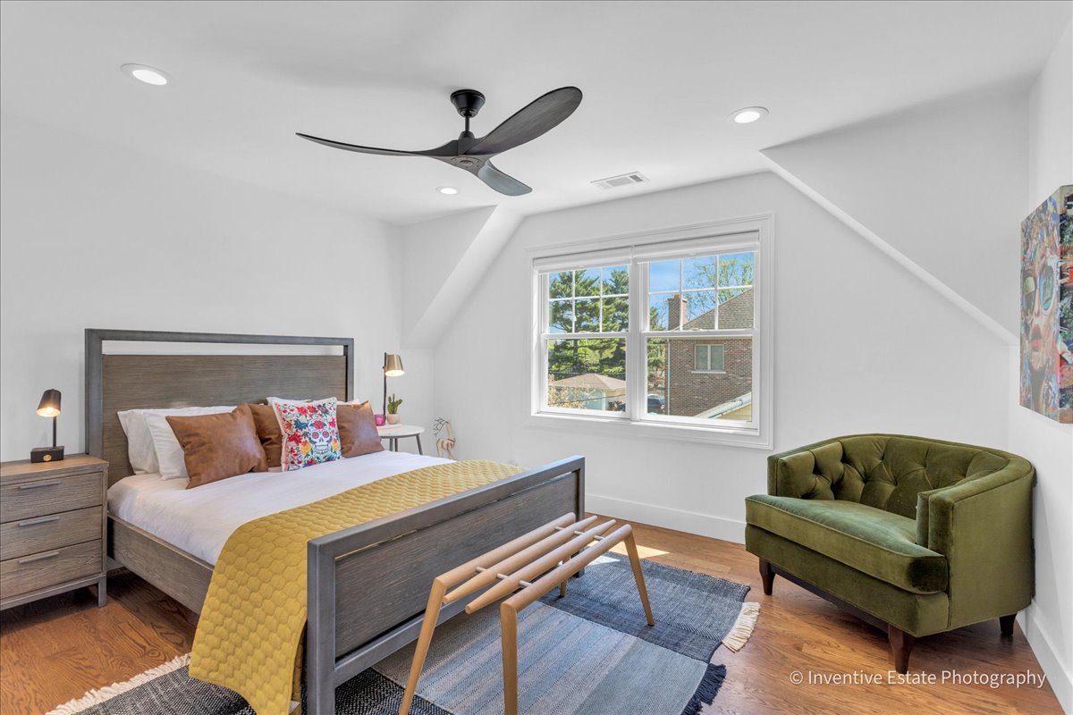 305 N Clinton Avenue, Elmhurst, IL 60126