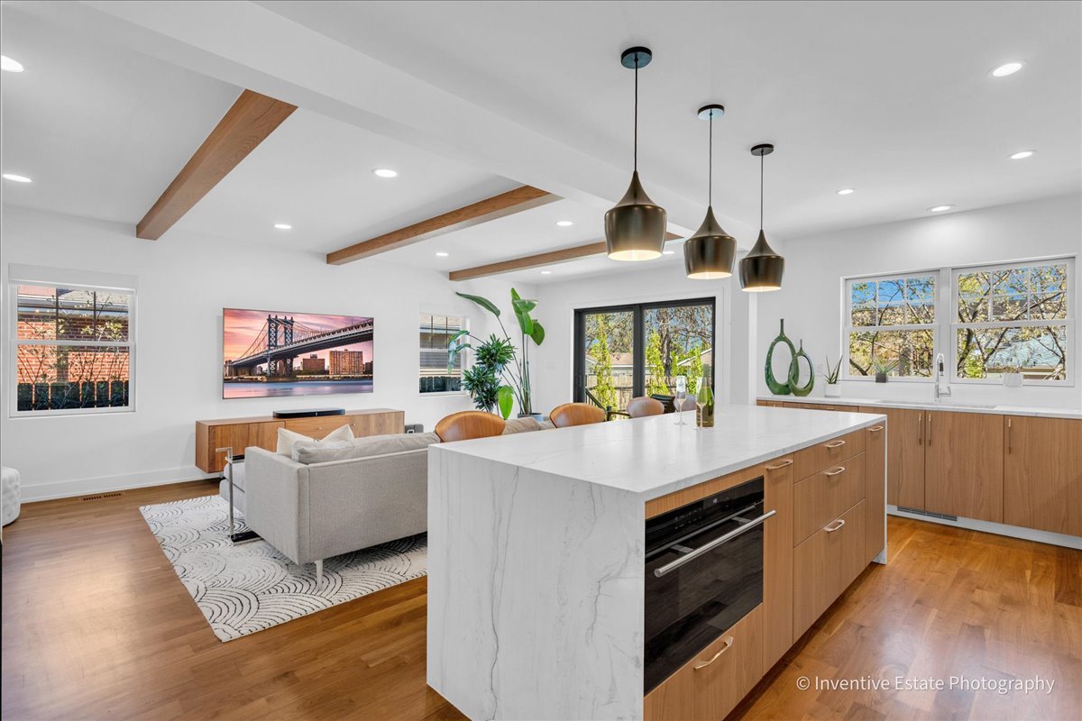 305 N Clinton Avenue, Elmhurst, IL 60126