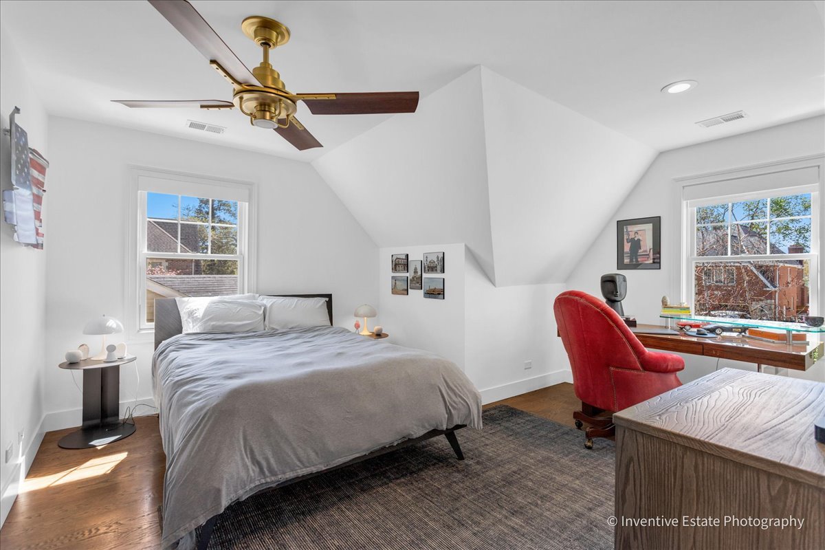 305 N Clinton Avenue, Elmhurst, IL 60126