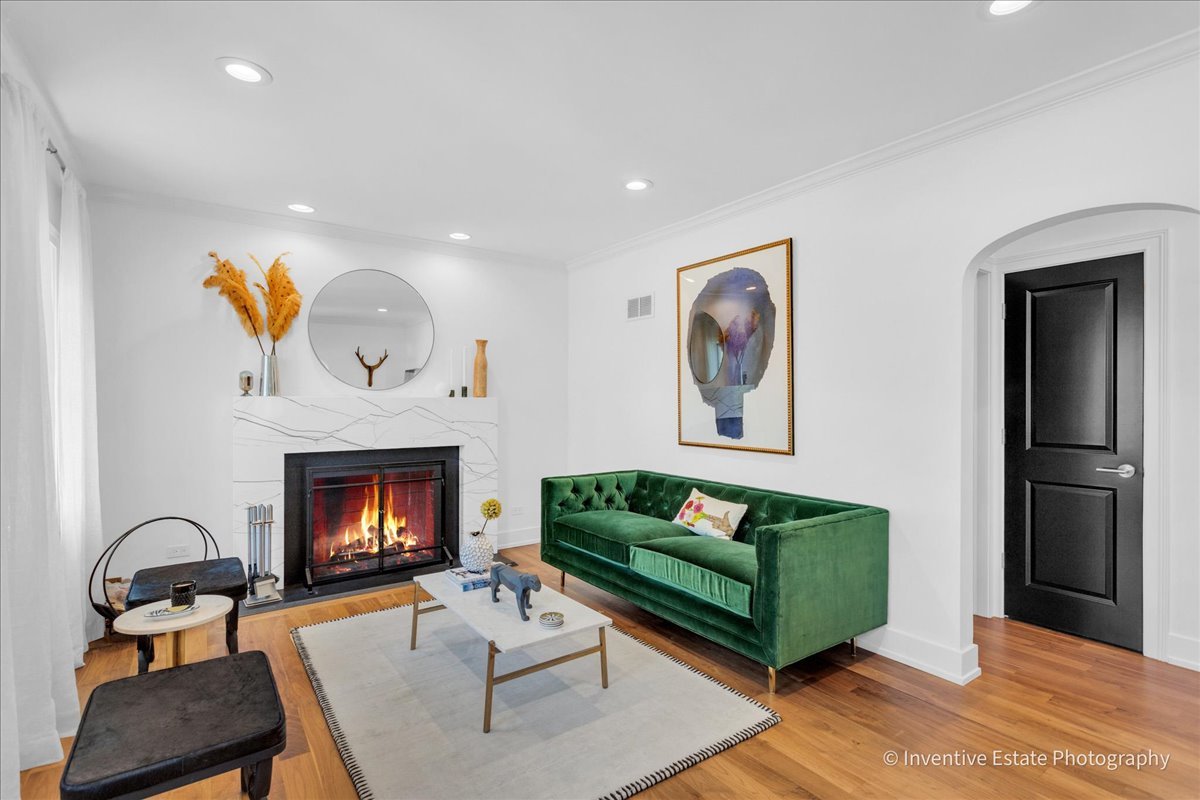 305 N Clinton Avenue, Elmhurst, IL 60126