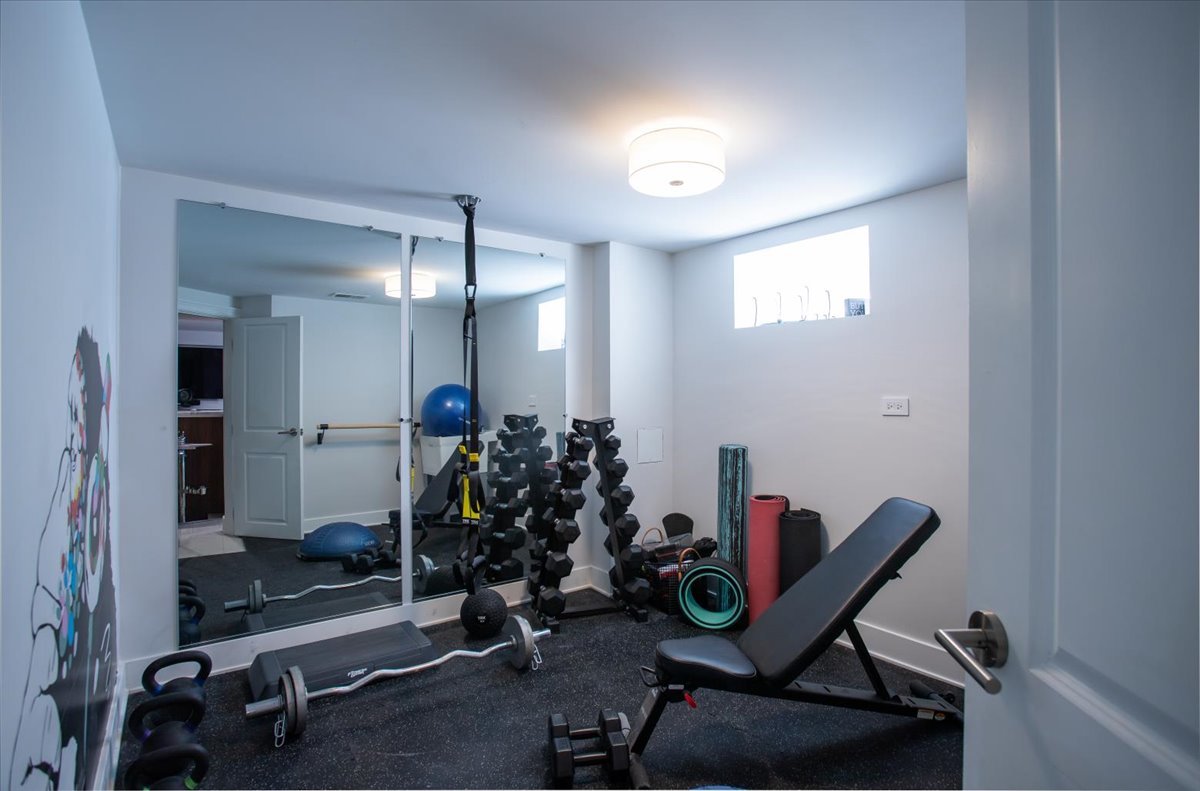 305 N Clinton Avenue, Elmhurst, IL 60126