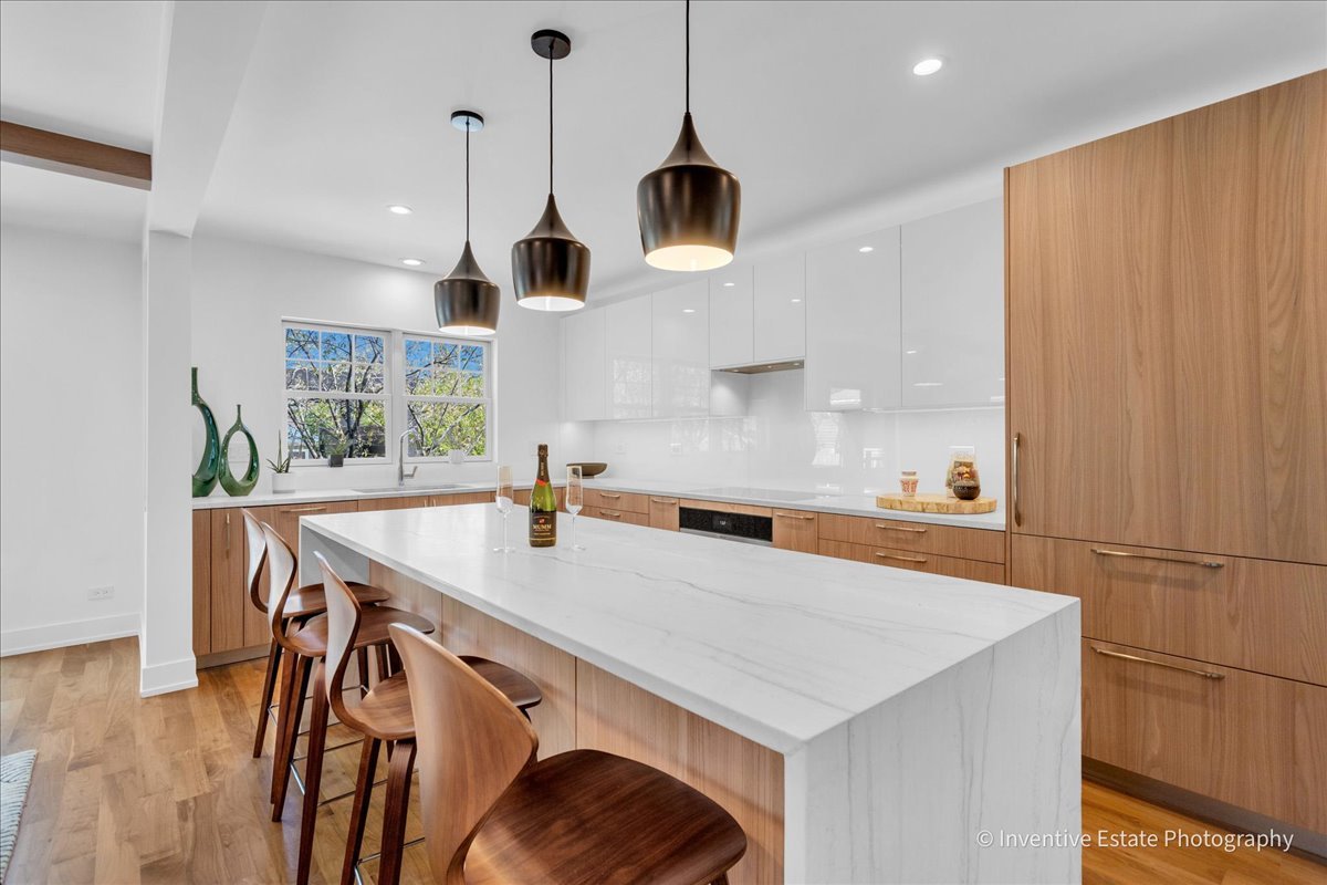 305 N Clinton Avenue, Elmhurst, IL 60126