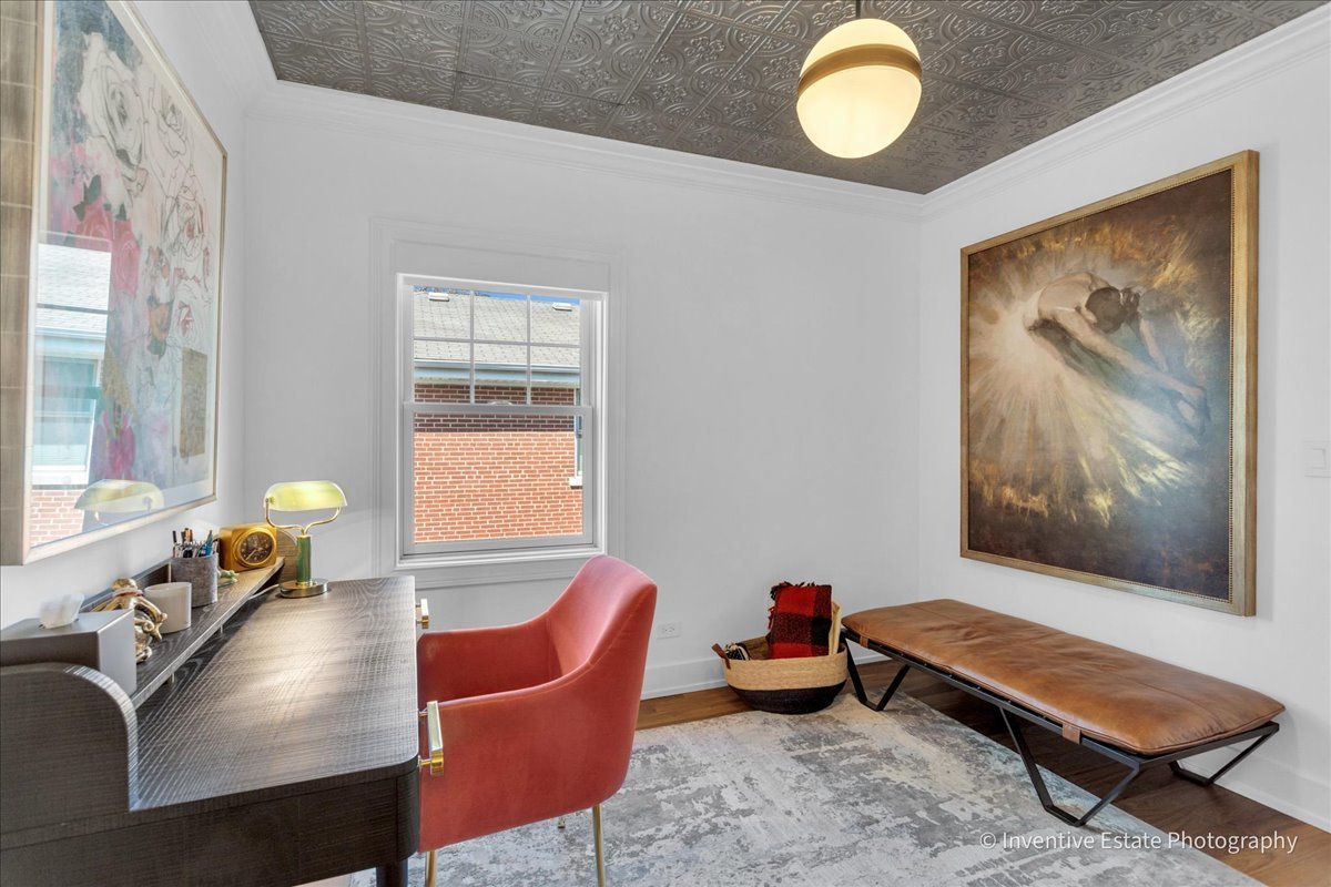 305 N Clinton Avenue, Elmhurst, IL 60126