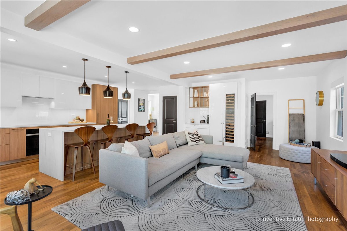 305 N Clinton Avenue, Elmhurst, IL 60126