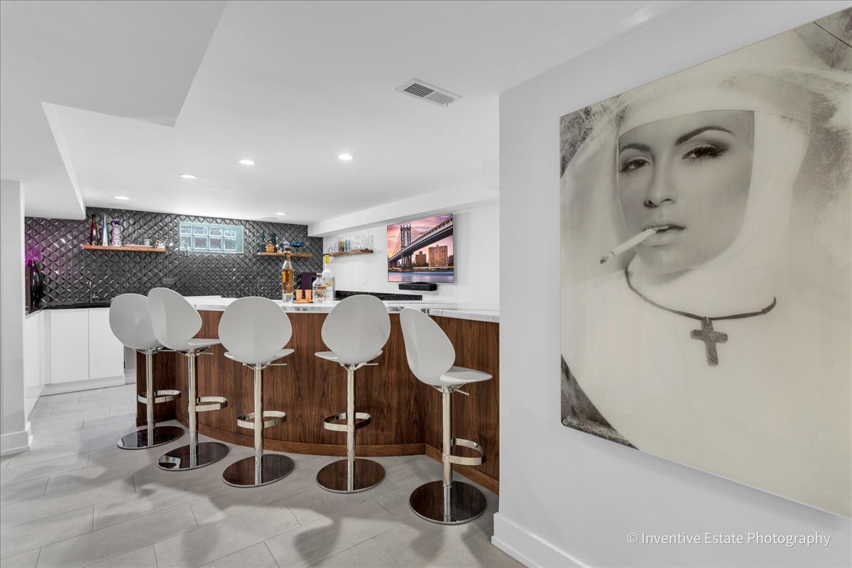 305 N Clinton Avenue, Elmhurst, IL 60126