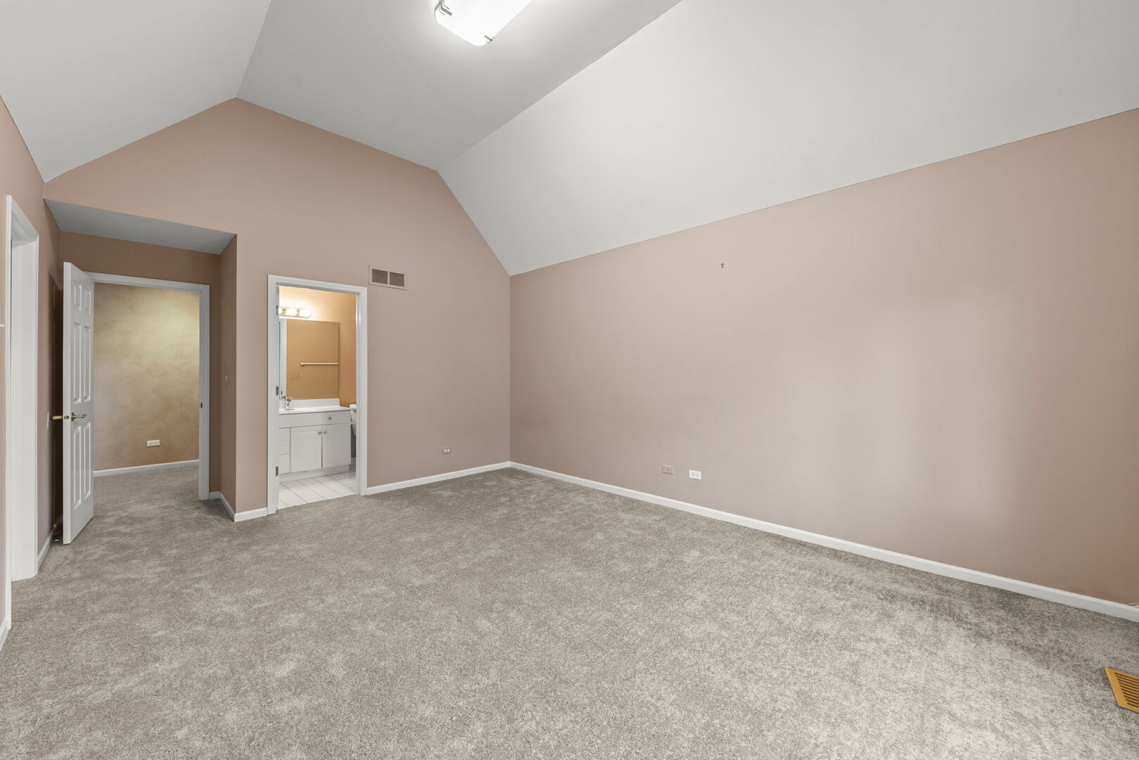 2S370 Canterbury Court, Glen Ellyn, IL 60137