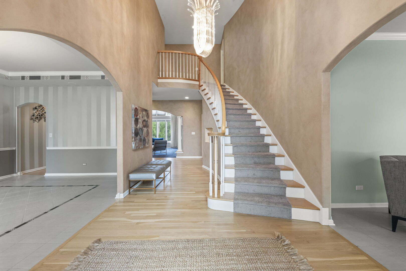 2S370 Canterbury Court, Glen Ellyn, IL 60137