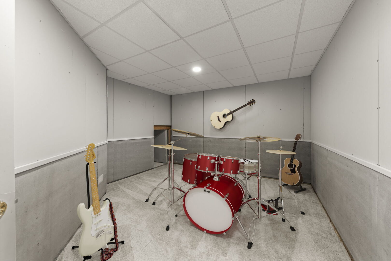 2S370 Canterbury Court, Glen Ellyn, IL 60137