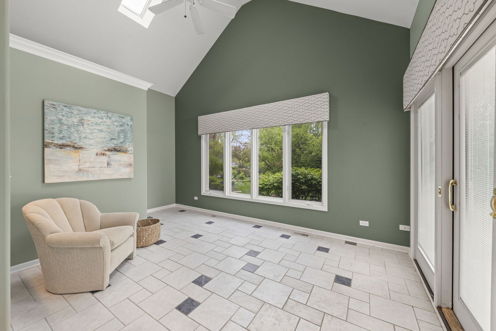 2S370 Canterbury Court, Glen Ellyn, IL 60137