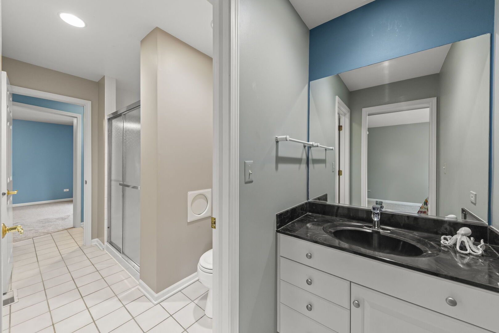 2S370 Canterbury Court, Glen Ellyn, IL 60137