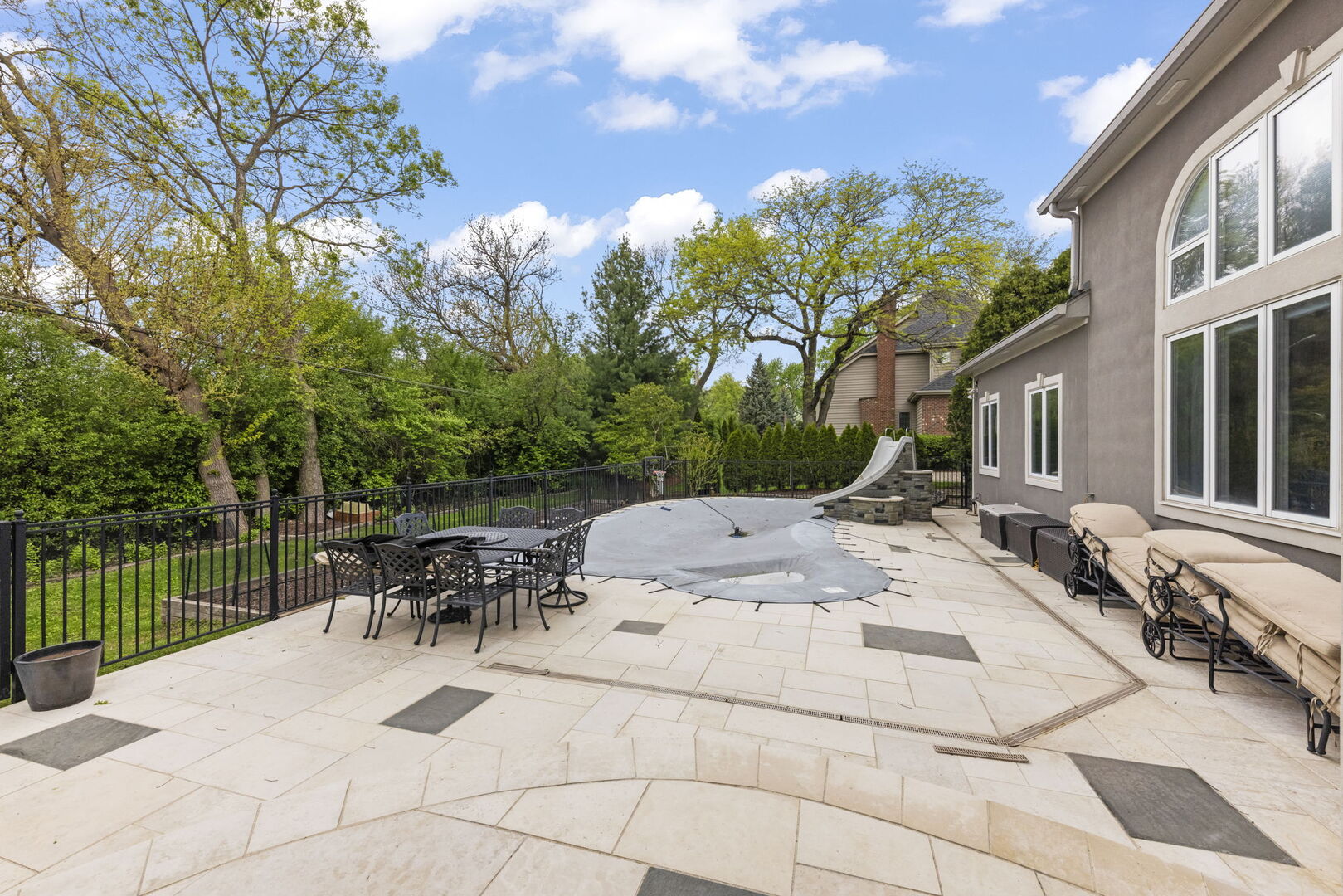 2S370 Canterbury Court, Glen Ellyn, IL 60137