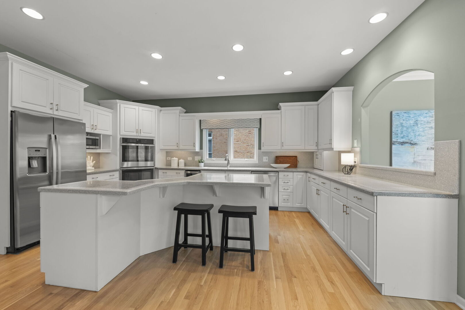 2S370 Canterbury Court, Glen Ellyn, IL 60137