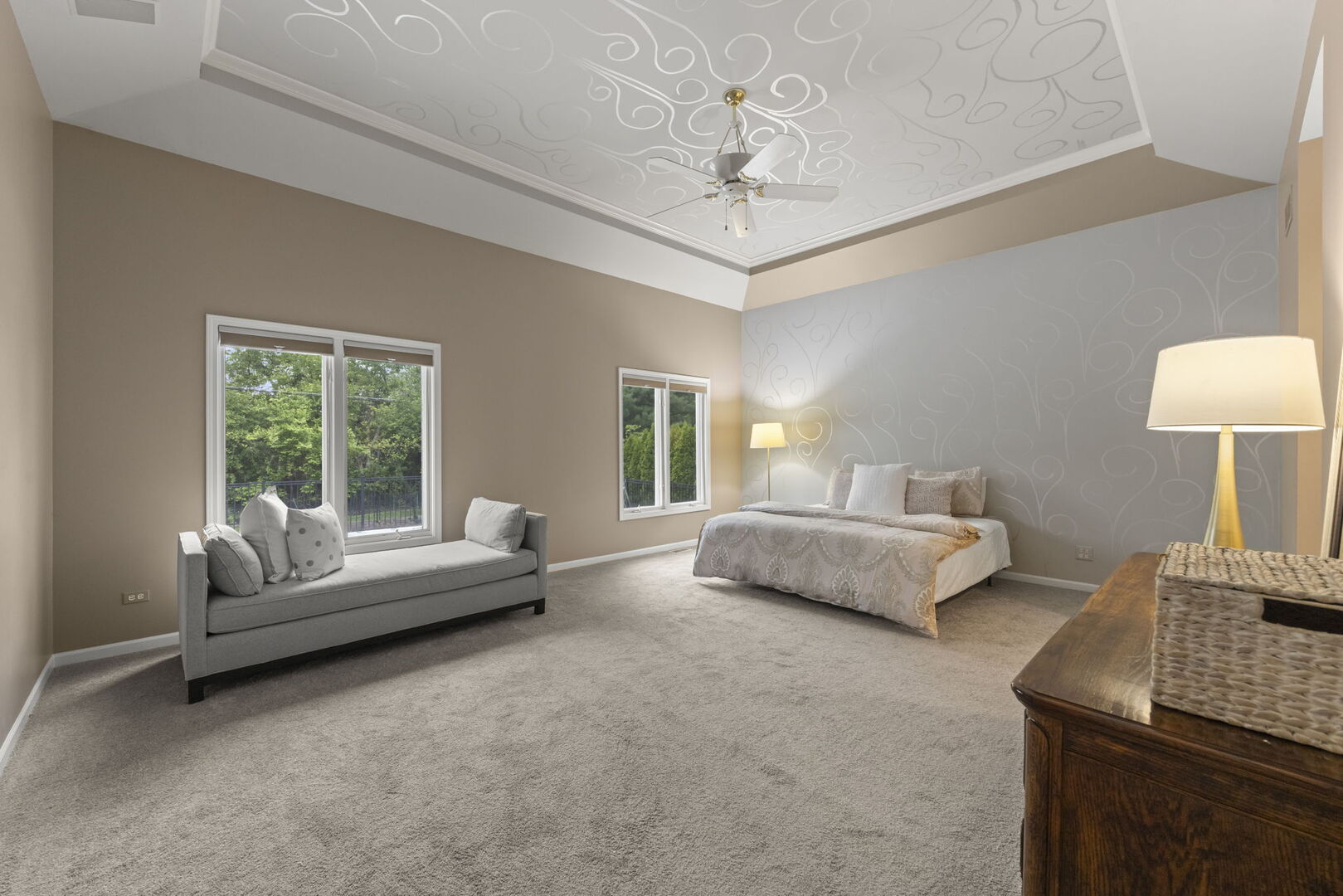 2S370 Canterbury Court, Glen Ellyn, IL 60137