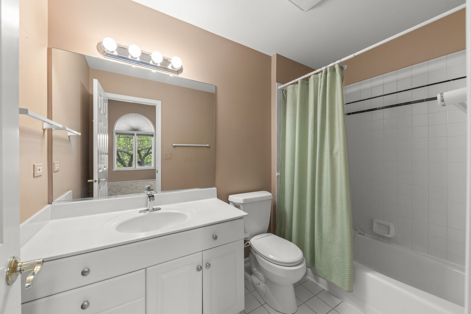 2S370 Canterbury Court, Glen Ellyn, IL 60137