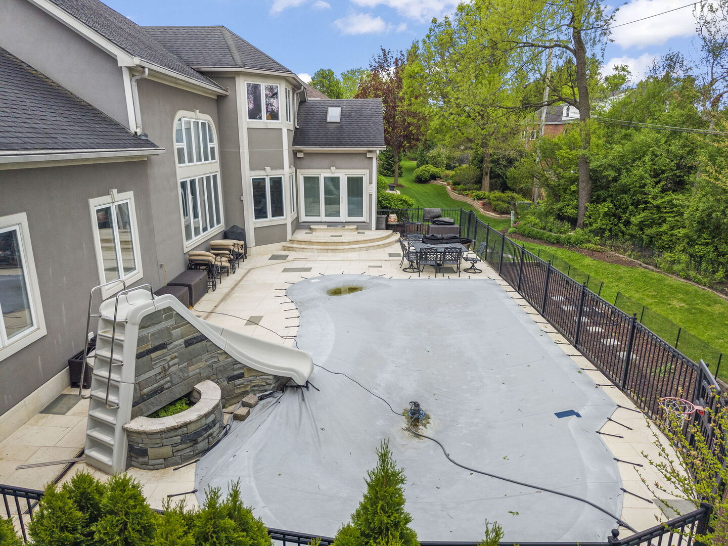 2S370 Canterbury Court, Glen Ellyn, IL 60137