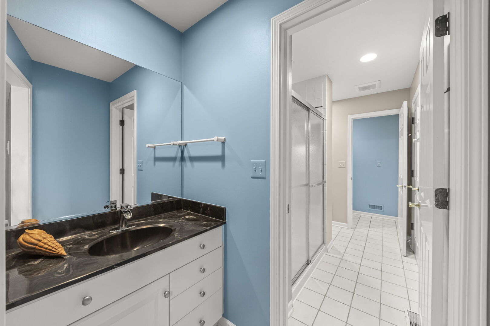 2S370 Canterbury Court, Glen Ellyn, IL 60137