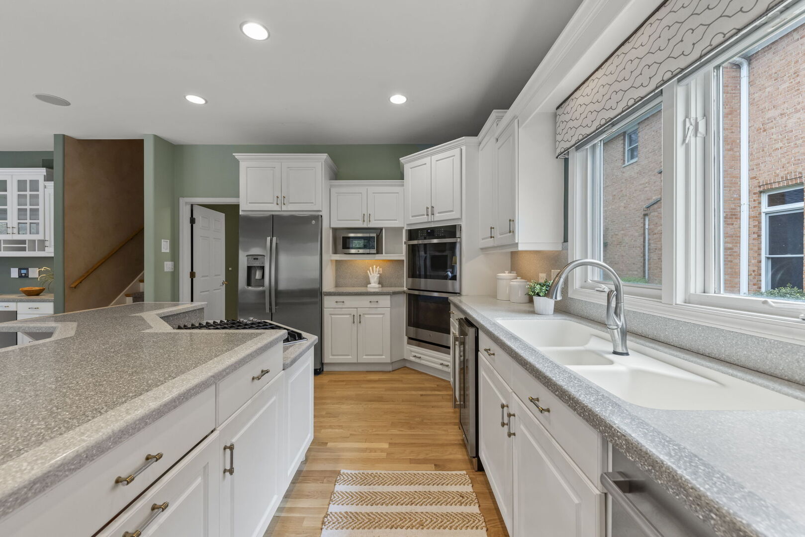 2S370 Canterbury Court, Glen Ellyn, IL 60137