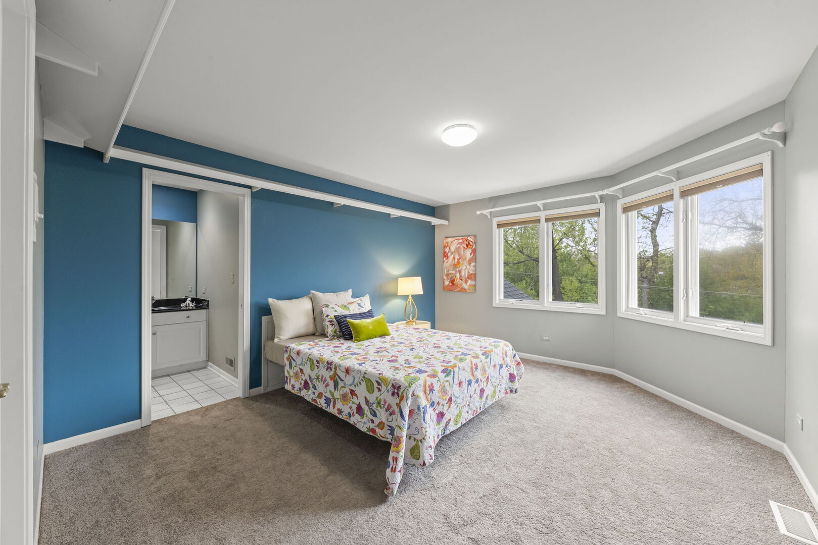 2S370 Canterbury Court, Glen Ellyn, IL 60137