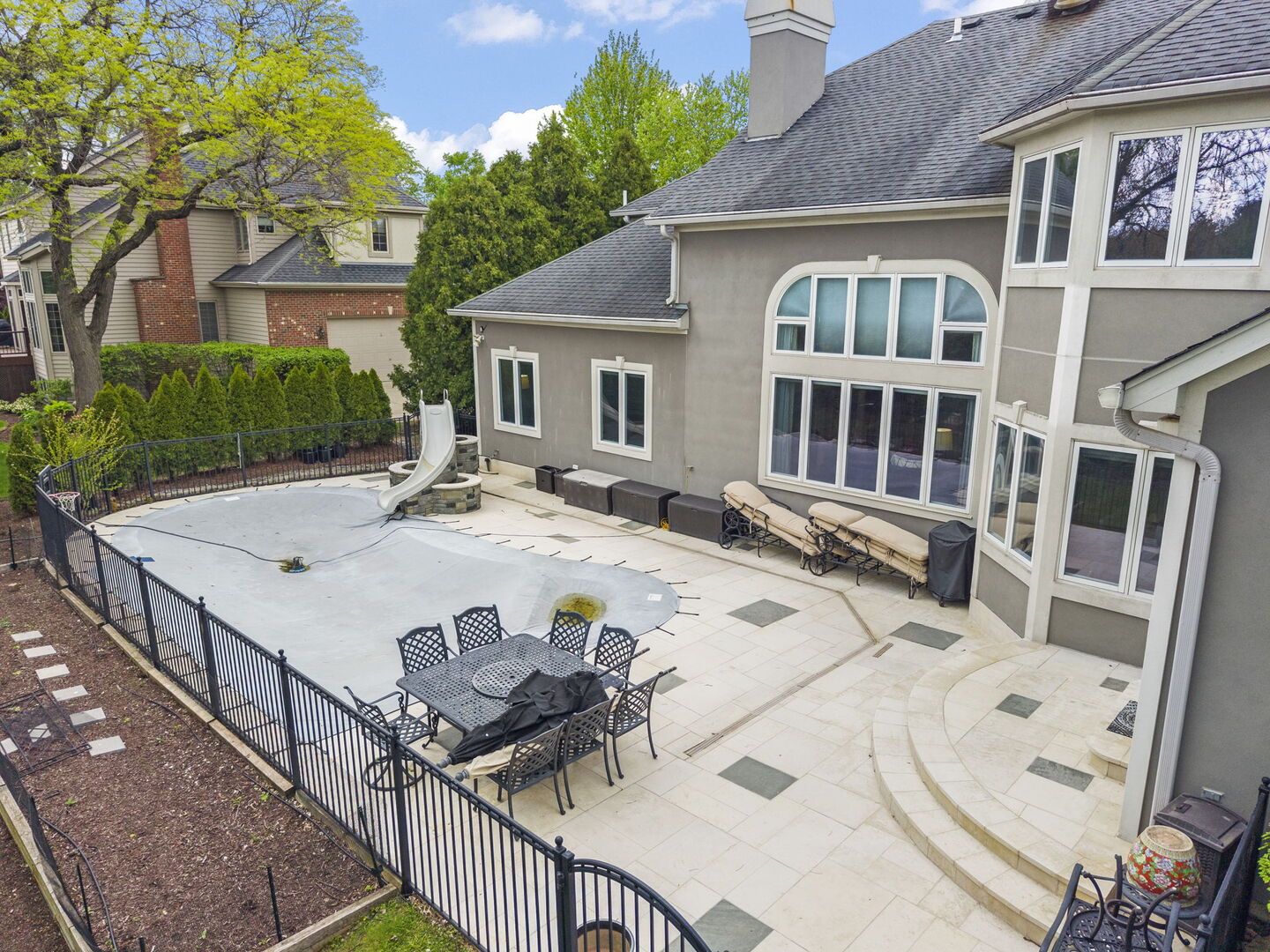 2S370 Canterbury Court, Glen Ellyn, IL 60137