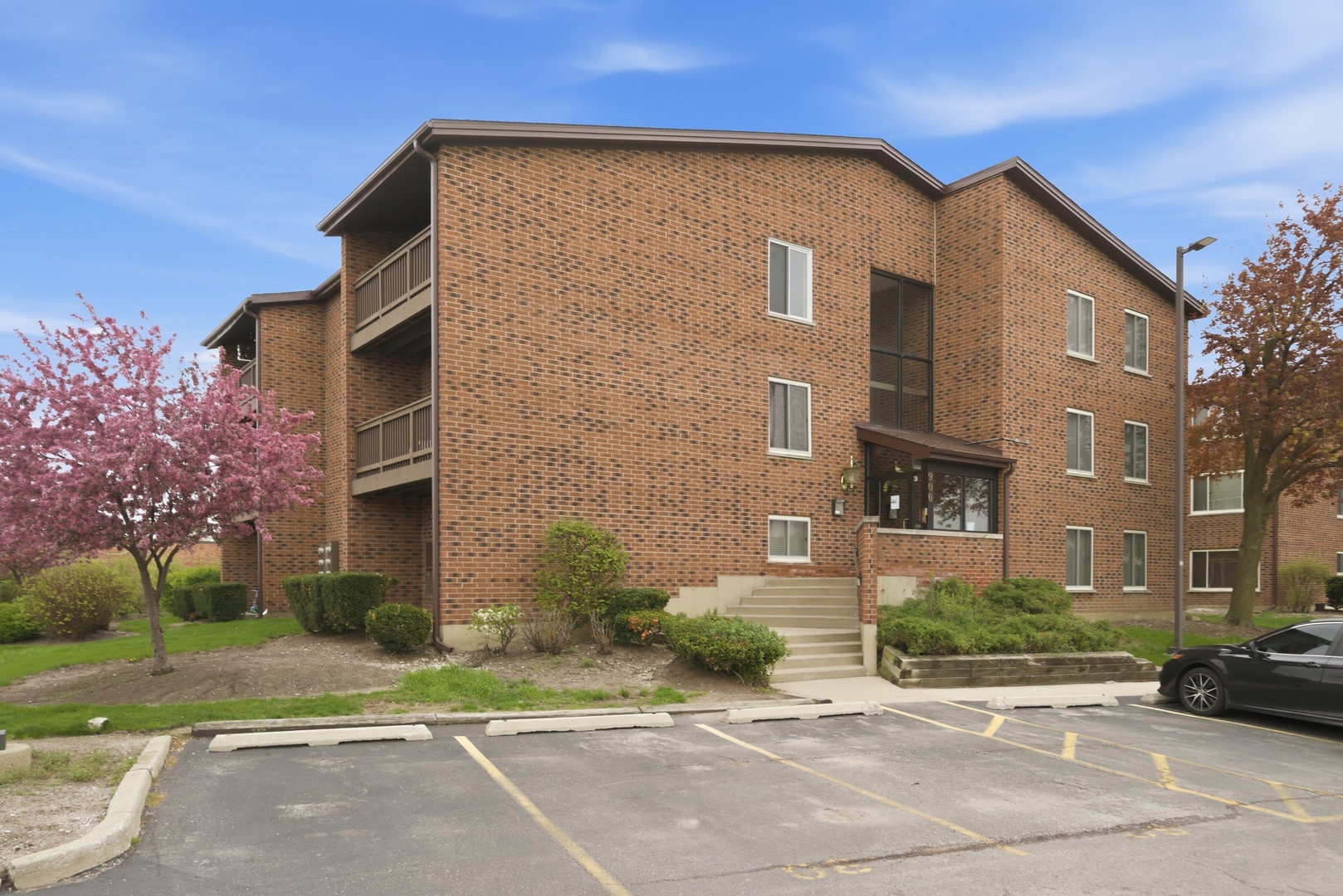 900 Perrie Drive #204, Elk Grove Village, IL 60007