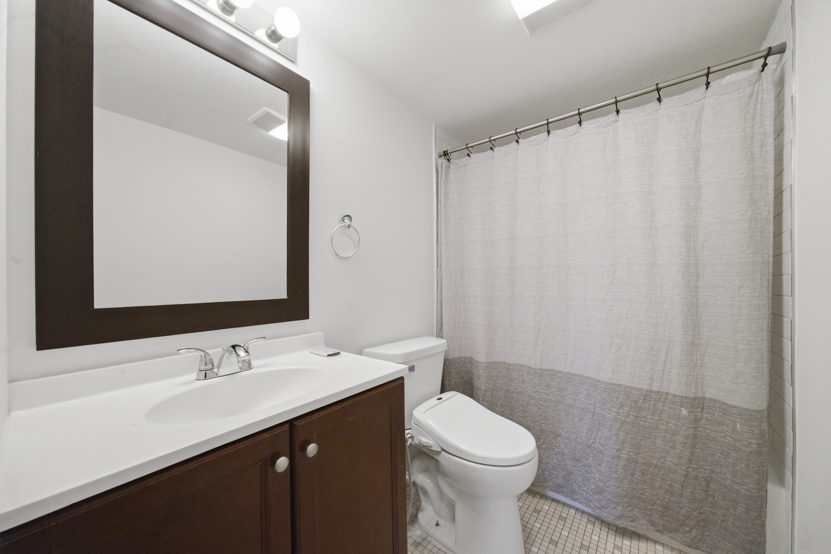 900 Perrie Drive #204, Elk Grove Village, IL 60007