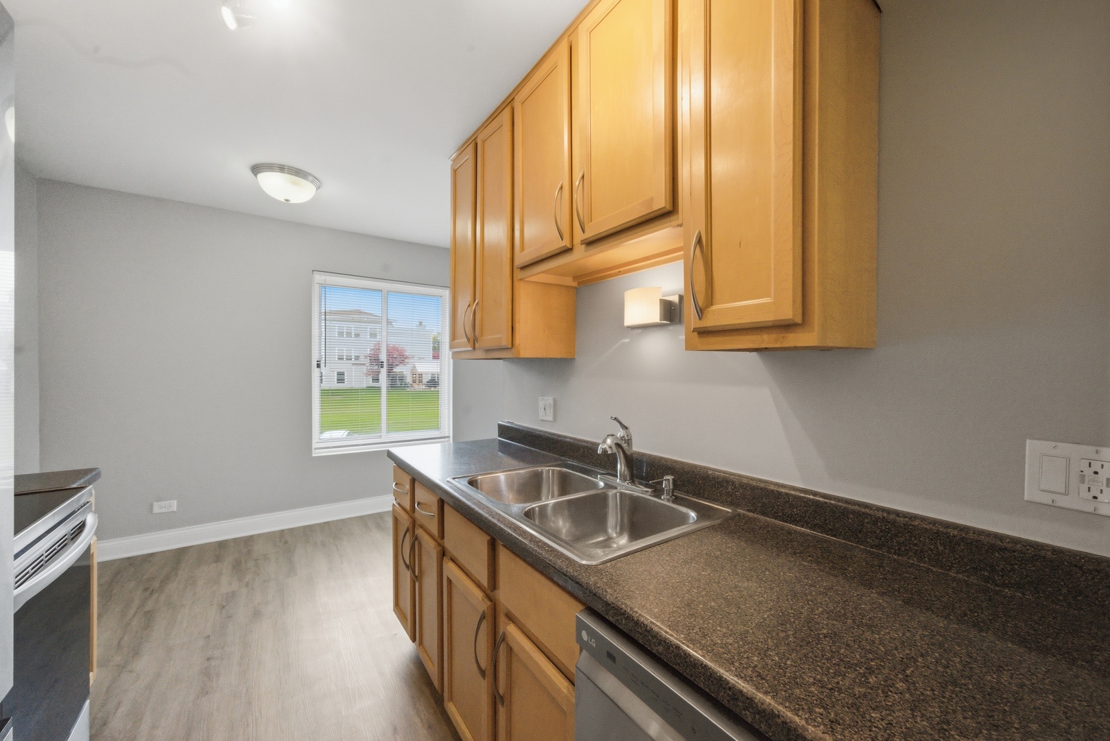 900 Perrie Drive #204, Elk Grove Village, IL 60007