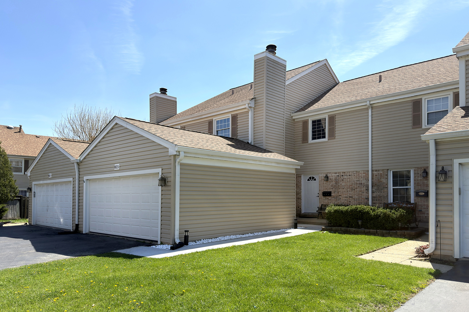 823 Banyan Drive, Elk Grove Village, IL 60007