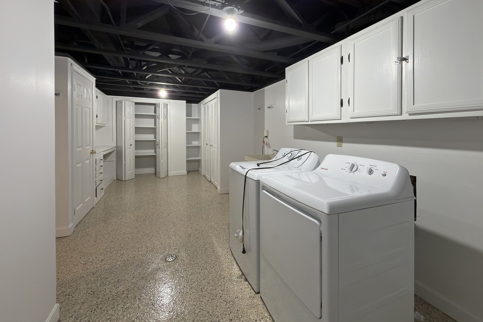 823 Banyan Drive, Elk Grove Village, IL 60007