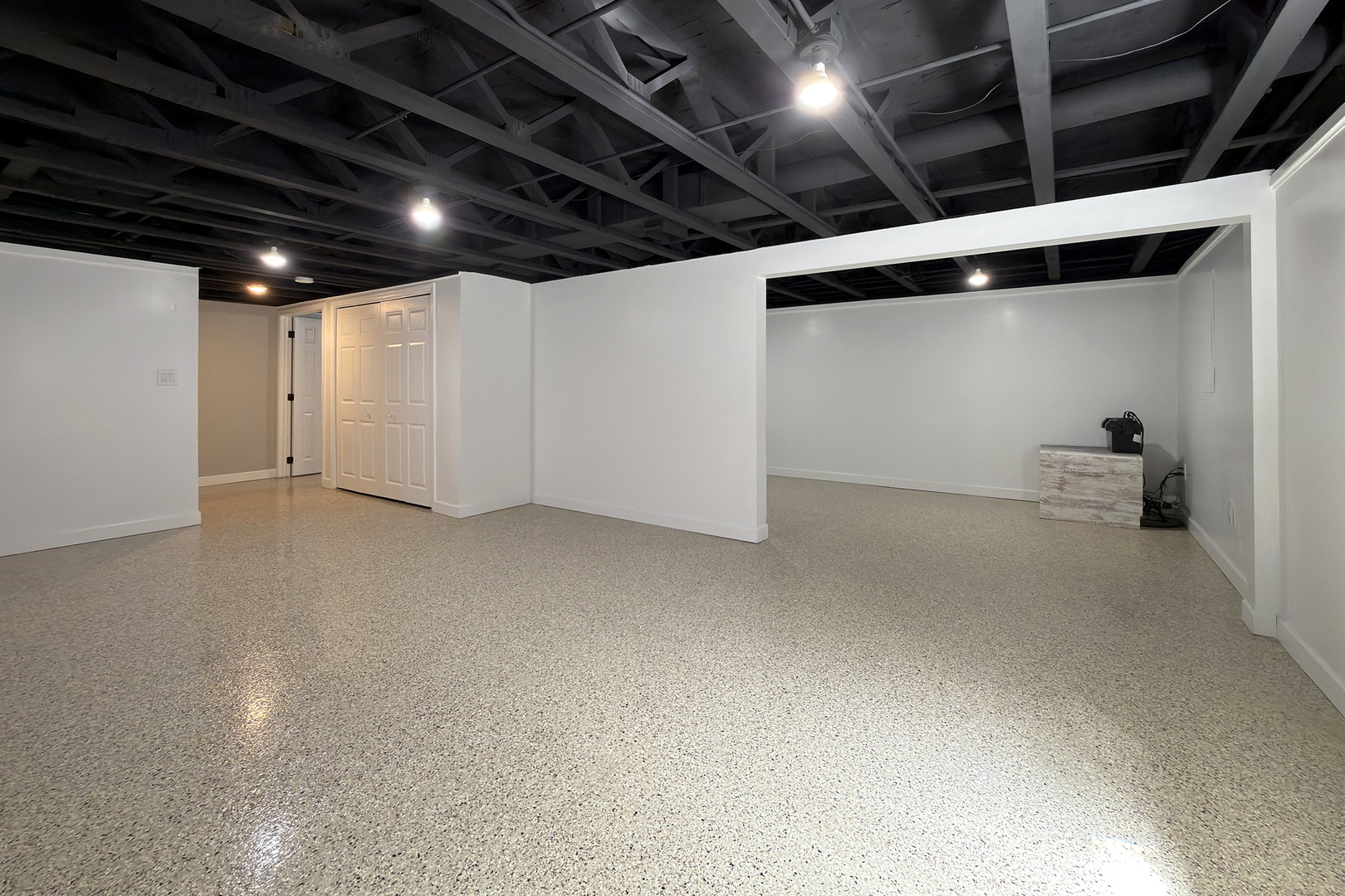 823 Banyan Drive, Elk Grove Village, IL 60007