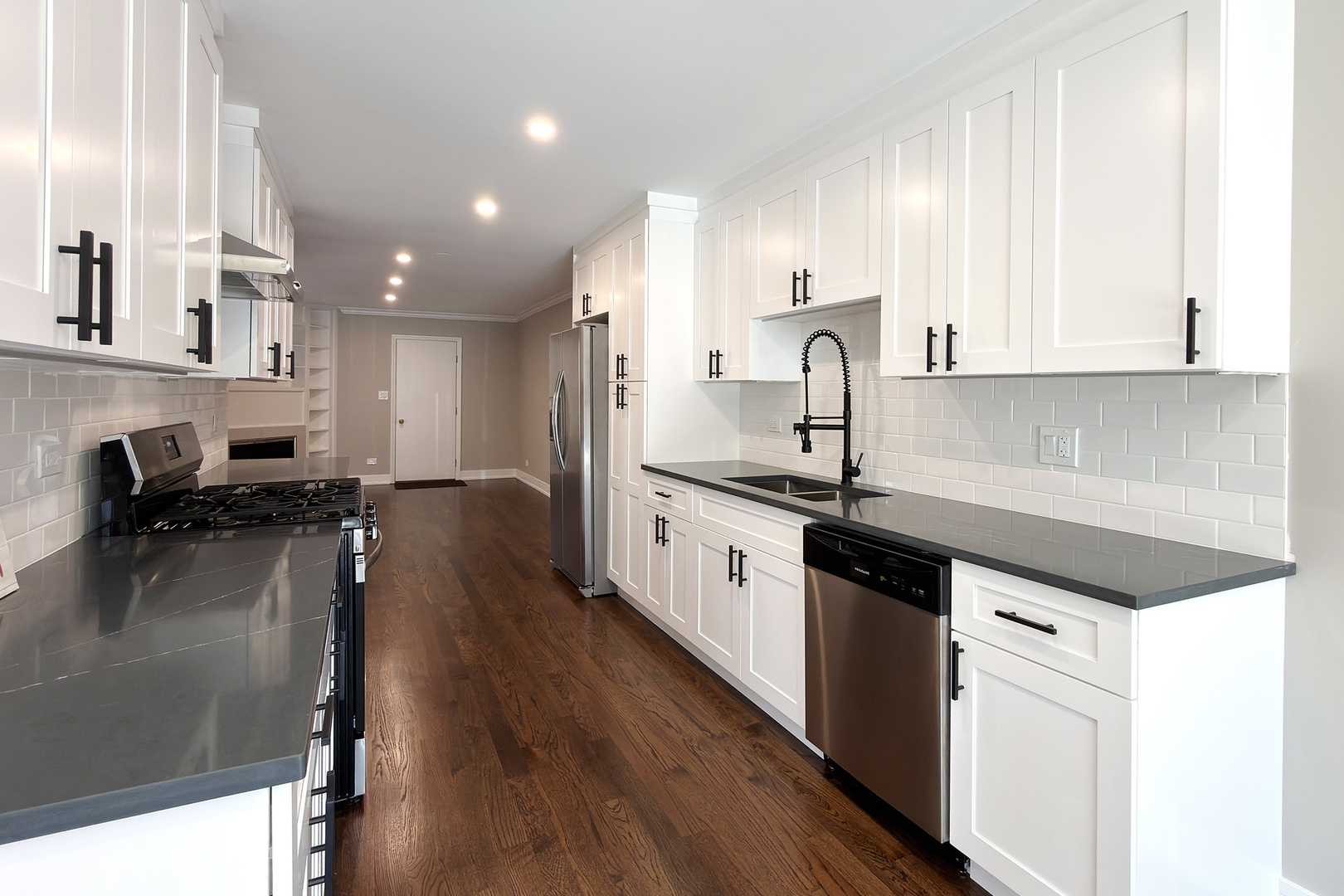 823 Banyan Drive, Elk Grove Village, IL 60007