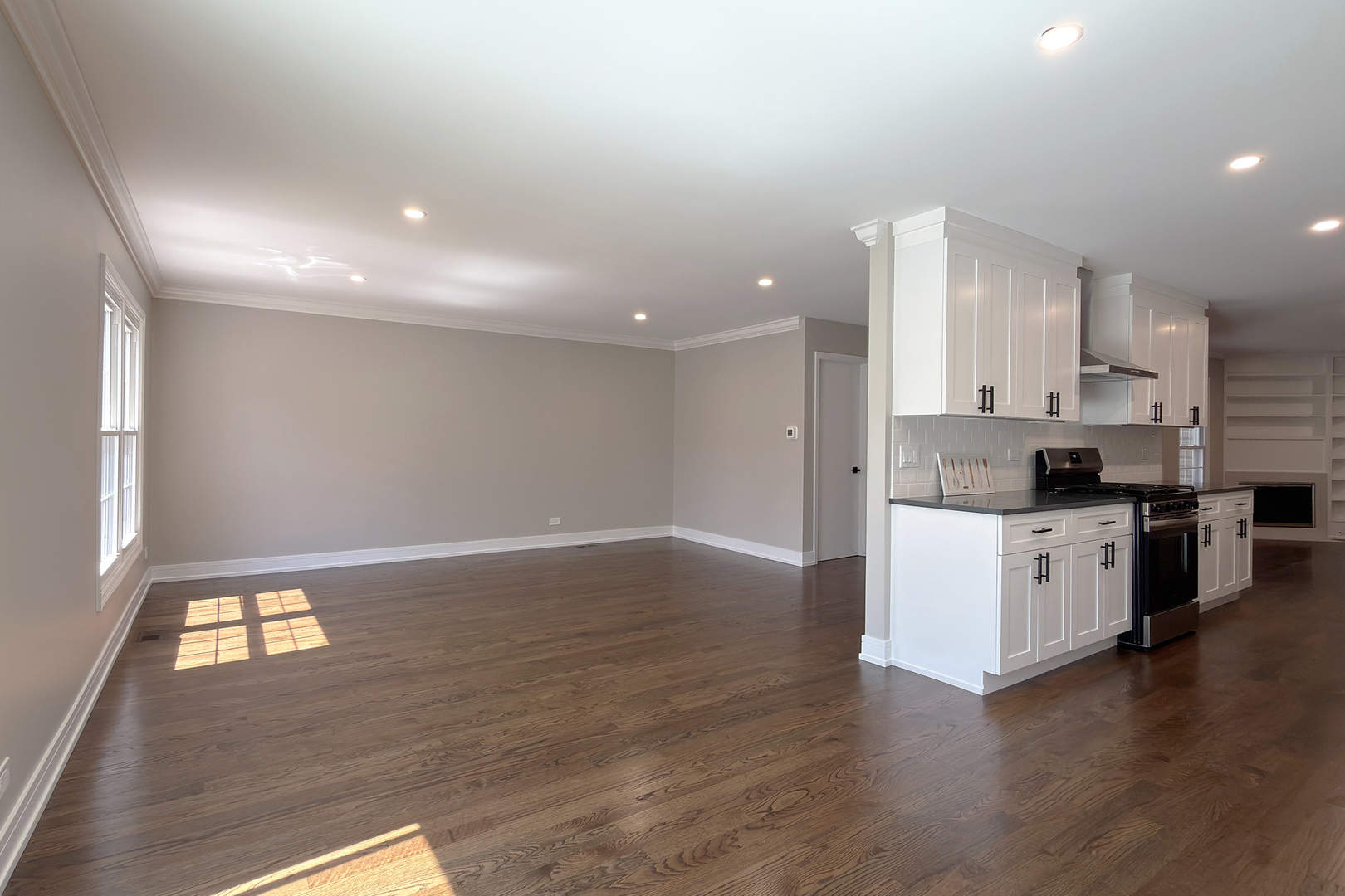 823 Banyan Drive, Elk Grove Village, IL 60007