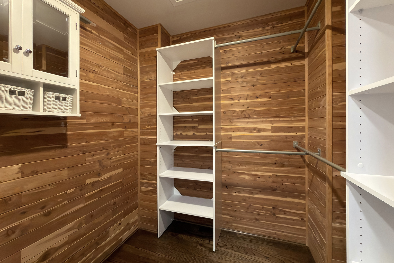 823 Banyan Drive, Elk Grove Village, IL 60007