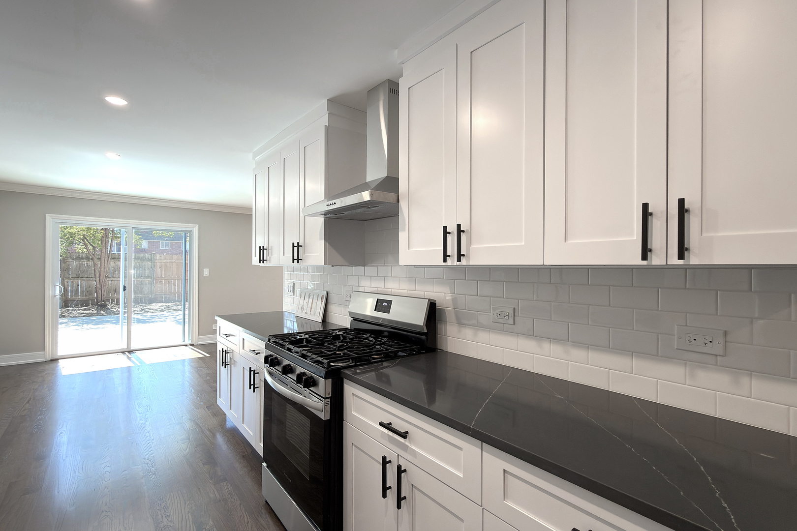 823 Banyan Drive, Elk Grove Village, IL 60007