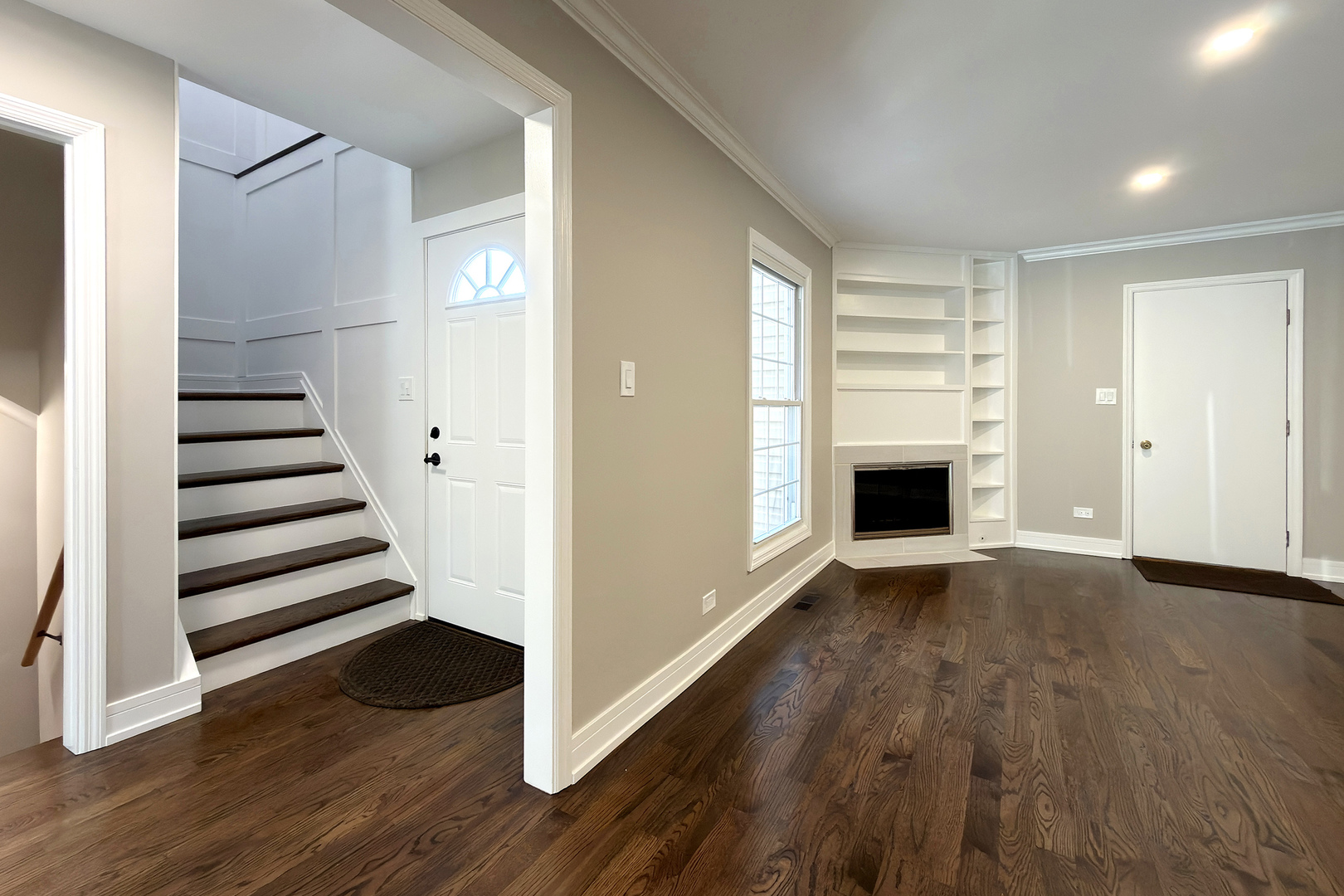 823 Banyan Drive, Elk Grove Village, IL 60007