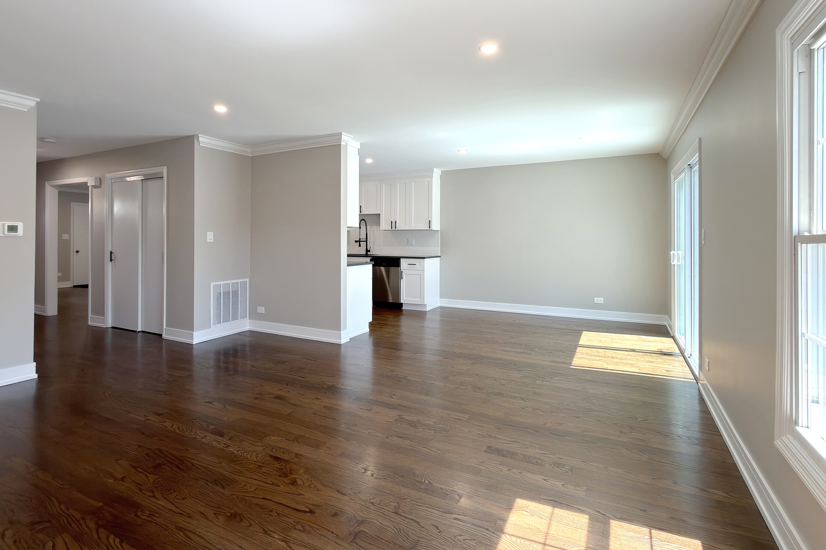 823 Banyan Drive, Elk Grove Village, IL 60007