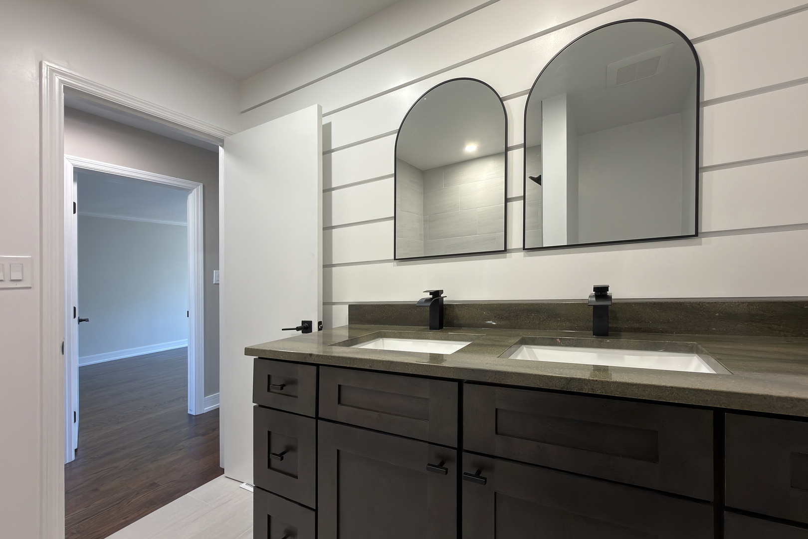 823 Banyan Drive, Elk Grove Village, IL 60007